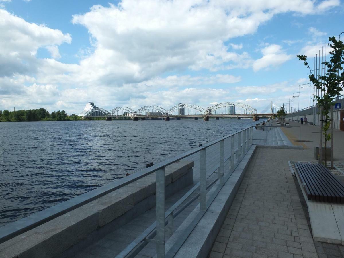 Riverside Promenade Apartment Riga Eksteriør billede